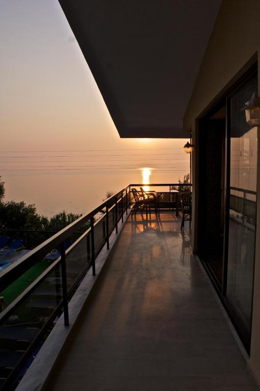 Karina Hotel เวนิทเซส ภายนอก รูปภาพ
