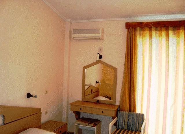 Karina Hotel เวนิทเซส ห้อง รูปภาพ