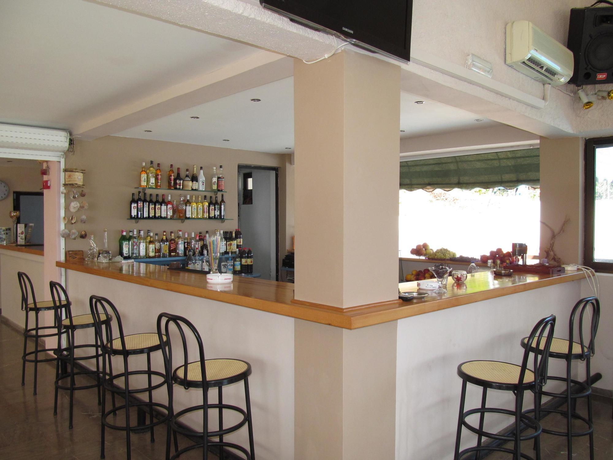 Karina Hotel เวนิทเซส ภายนอก รูปภาพ