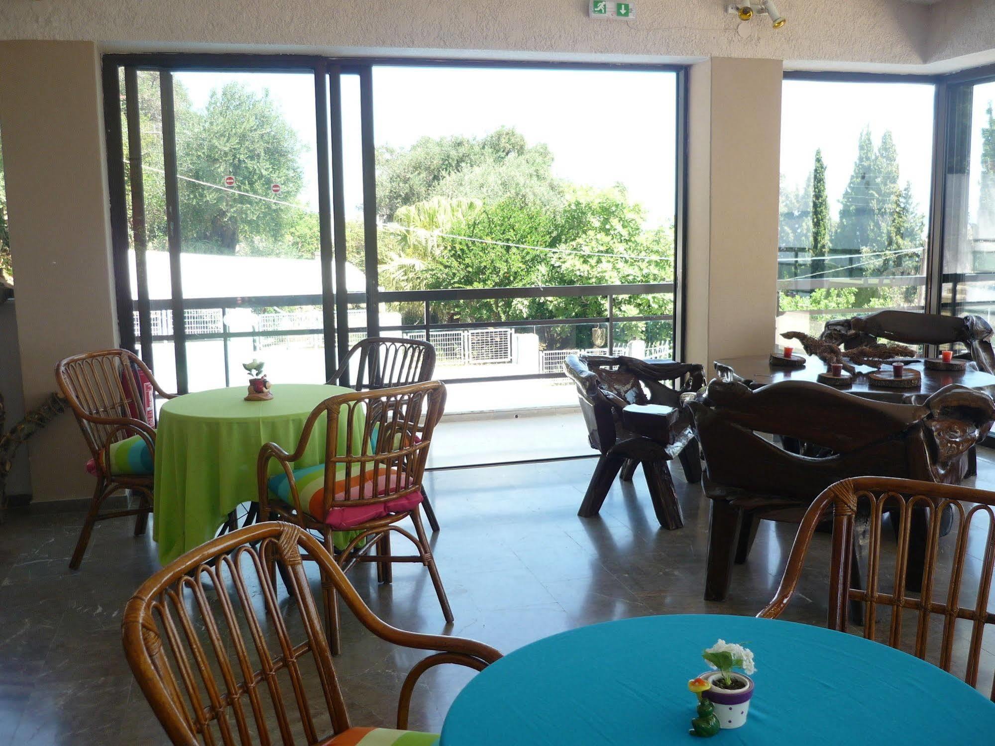 Karina Hotel เวนิทเซส ภายนอก รูปภาพ