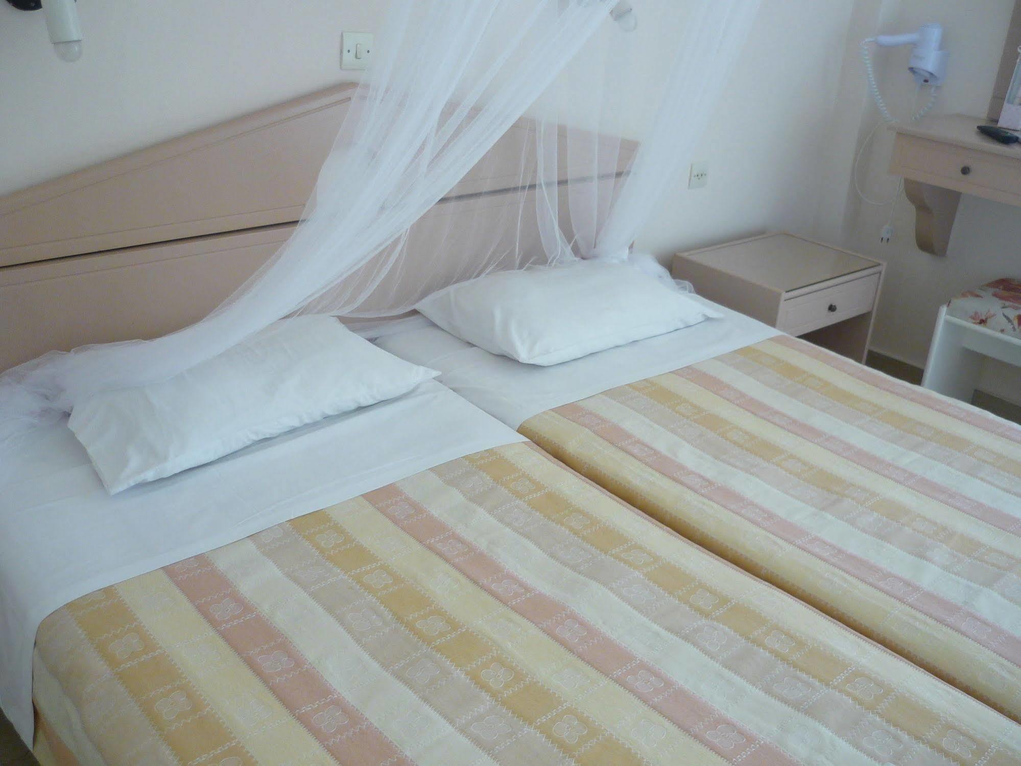 Karina Hotel เวนิทเซส ภายนอก รูปภาพ