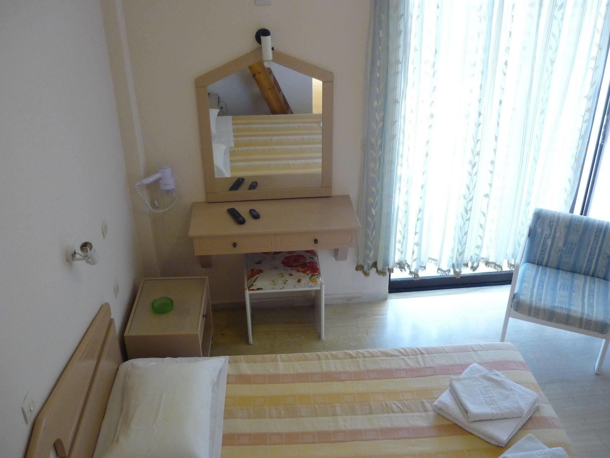 Karina Hotel เวนิทเซส ภายนอก รูปภาพ
