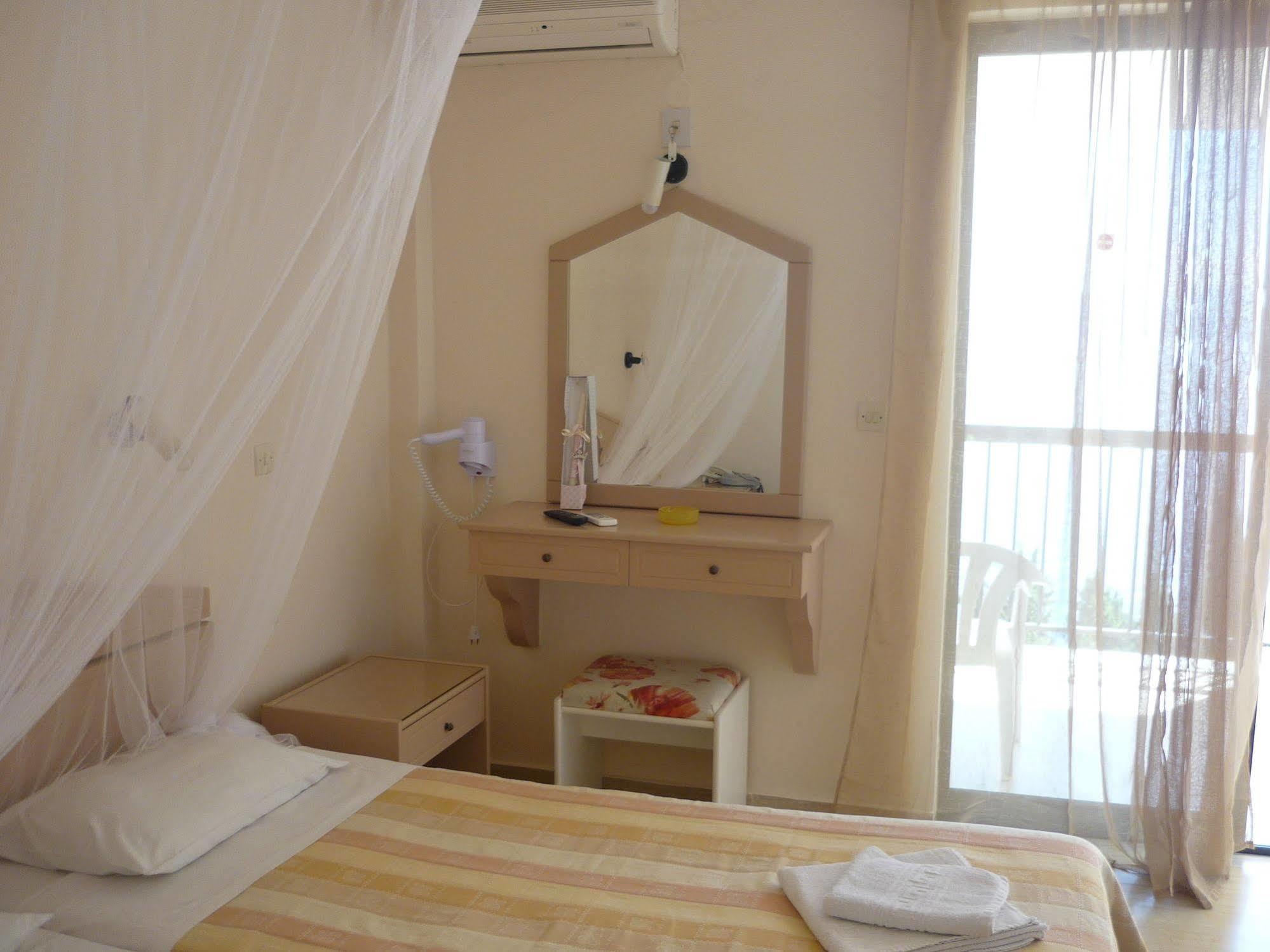Karina Hotel เวนิทเซส ภายนอก รูปภาพ