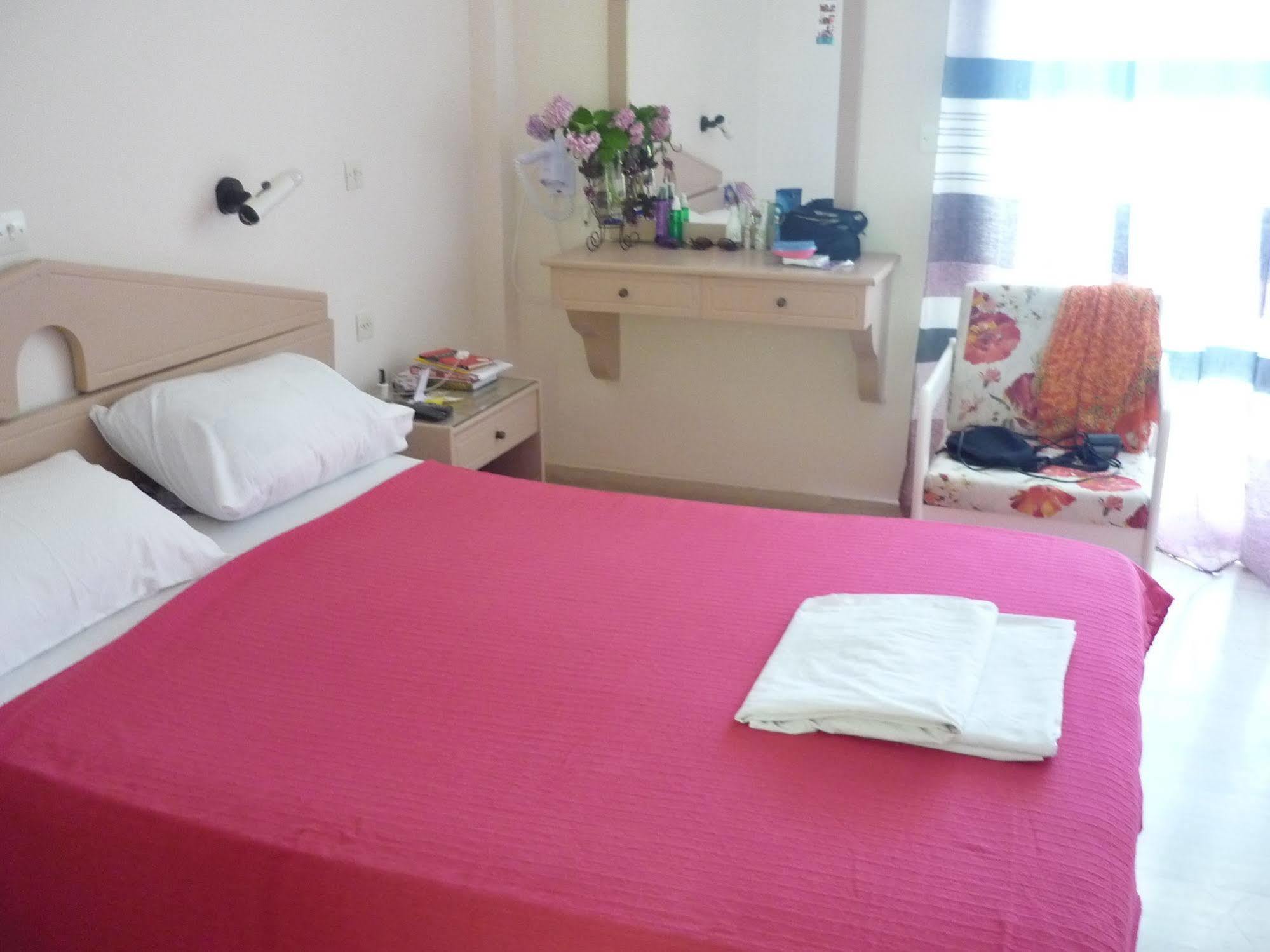 Karina Hotel เวนิทเซส ภายนอก รูปภาพ